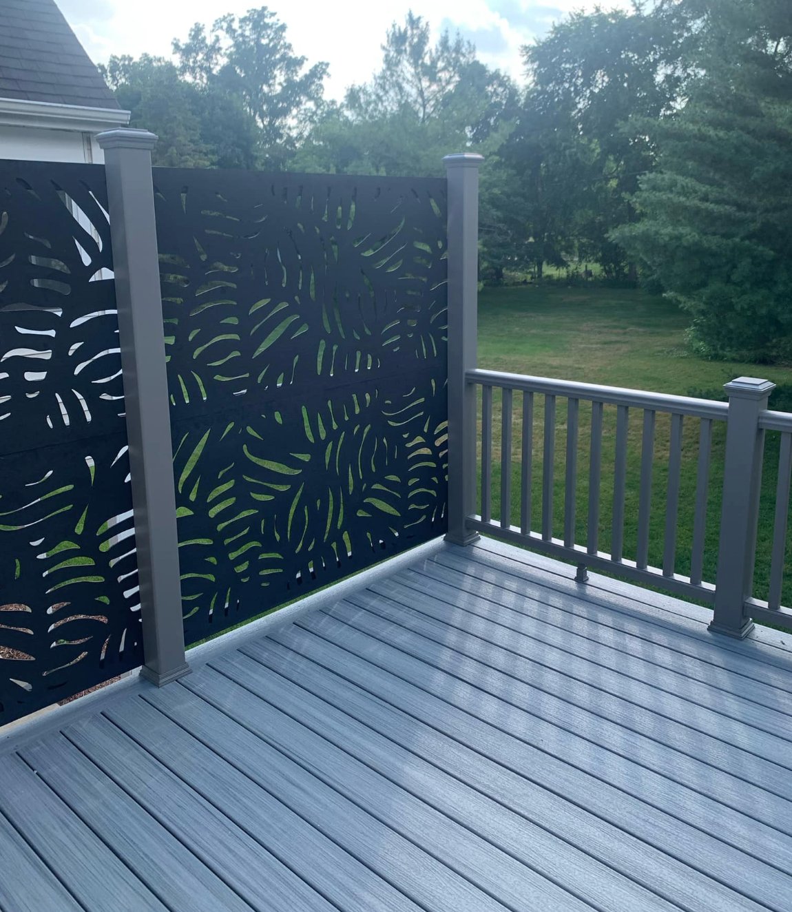 Gray Trex deck with decorative privacy screen